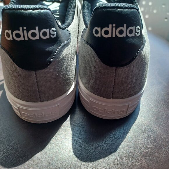 Adidas Sneakers 11.5 - Picture 2 of 4